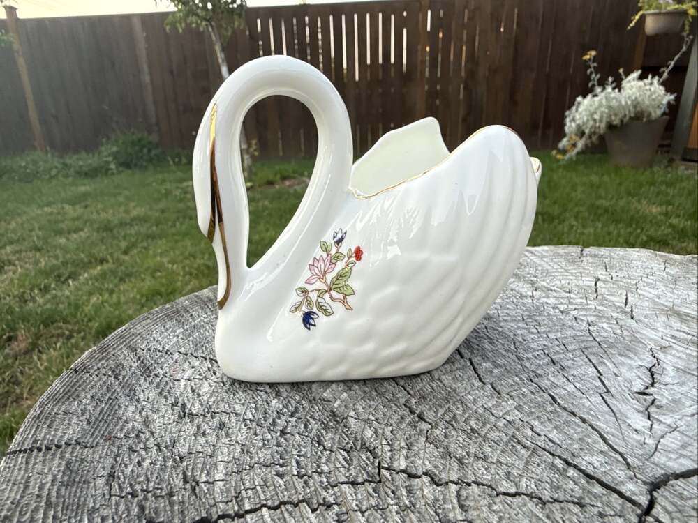 Royal Tara Fine Bone China Swan Dish Made In Ireland